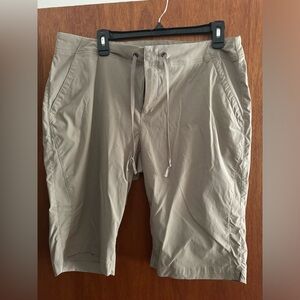 Columbia Bermuda Shorts Women’s 16 Hiking Shorts